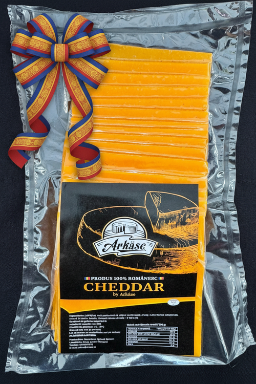 Brânză Cheddar by Arkase – produs artizanal 100% românesc din Arcuș, Covasna, cu panglică tricoloră